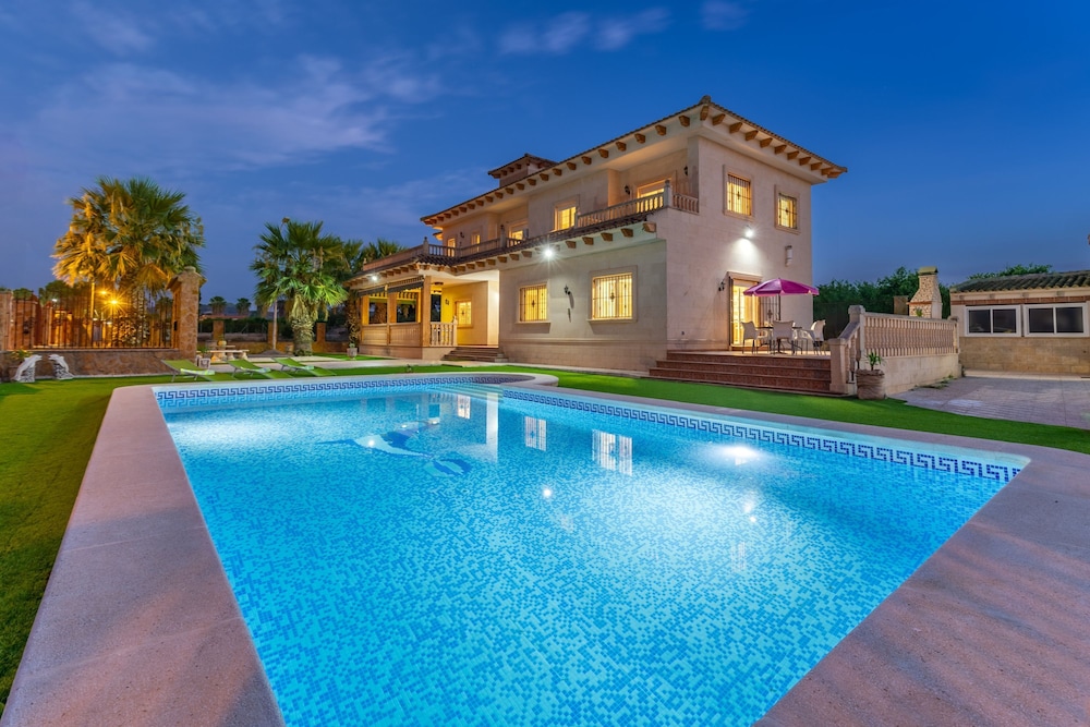 Real Dream Villa by Fidalsa