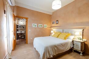 Historical Palms Villa by Fidalsa