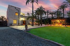 Historical Palms Villa by Fidalsa