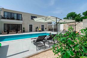 Designer Villa Simone - Modern Heritage Style