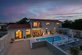 Designer Villa Simone - Modern Heritage Style