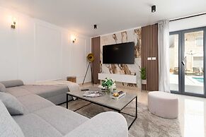 Designer Villa Simone - Modern Heritage Style