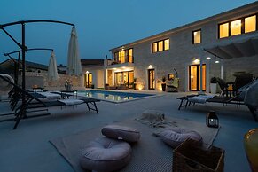 Designer Villa Simone - Modern Heritage Style