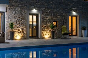 Designer Villa Simone - Modern Heritage Style