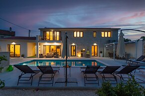 Designer Villa Simone - Modern Heritage Style