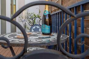 Historical Centre Terrace Aircon by LD Apartments