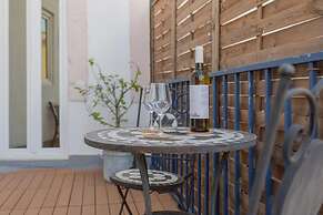 Historical Centre Terrace Aircon by LD Apartments