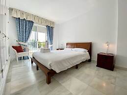 House Pauline 3 bed Poolside Private Garden M-5