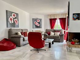 House Pauline 3 bed Poolside Private Garden M-5