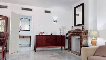 Spacious Poolside 3 Bedroom F-5