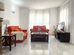 Spacious Poolside 3 Bedroom F-5