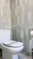 Spacious Poolside 3 Bedroom F-5