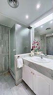 Spacious Poolside 3 Bedroom F-5