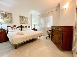 Easy Parking Poolside 2 Bedroom F-5