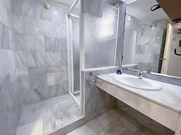 Easy Parking Poolside 2 Bedroom F-5