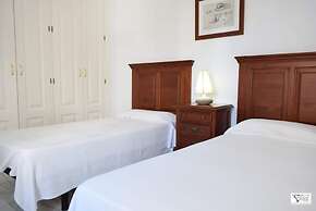 Bright 2 Bedroom First Floor F-4