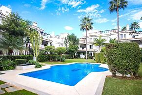 Modern 3 Bedroom Pool Access Apartment F-7
