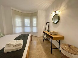 Modern 3 Bedroom Pool Access Apartment F-7