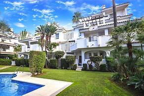 Modern 3 Bedroom Pool Access Apartment F-7