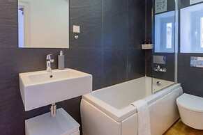 Old Town Chiado Balcony Aircon by LD Apartments
