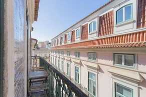 Old Town Chiado Balcony Aircon by LD Apartments