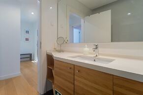 Spacious Lisbon Haven w Lift Garage
