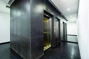 Spacious Lisbon Haven w Lift Garage