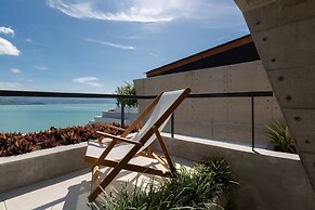 Muscat 3-bedroom Villa With Beach Access