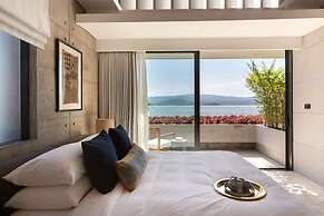 Solaris 3-bedroom Beachfront Villa in Koh Samui