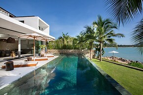 Solaris 3-bedroom Beachfront Villa in Koh Samui