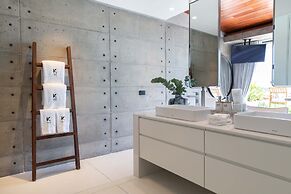 Solaris 3-bedroom Beachfront Villa in Koh Samui