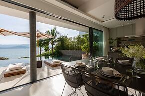 Syrah 3-bedroom Beachfront Villa in Koh Samui