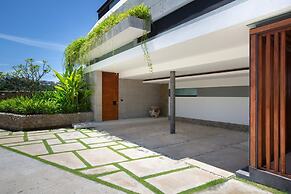 Gamay 3-bedroom Villa With Beach Access