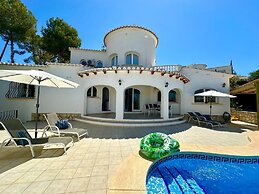 3 Bedroom Villa Walking Distance to Moraira