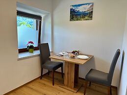 Bijol Apartments - Studio E