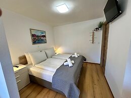 Bijol Apartments - Studio E