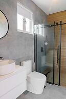 Upscale Villa in Gated Community Beach Access Yari
