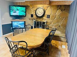 Ellis House Trail Lodging Sleeps 16