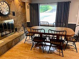 Ellis House Trail Lodging Sleeps 16