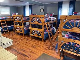 Ellis House Trail Lodging Sleeps 16