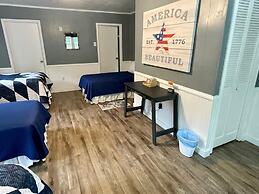 Ellis House Trail Lodging Sleeps 16