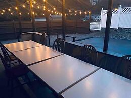 Ellis House Trail Lodging Sleeps 16