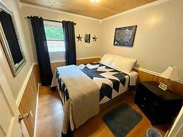 Ellis House Trail Lodging Sleeps 16