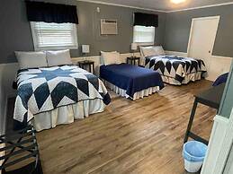 Ellis House Trail Lodging Sleeps 16