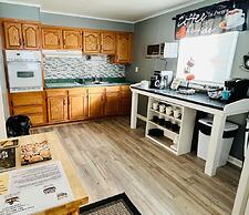 Ellis House Trail Lodging Sleeps 16