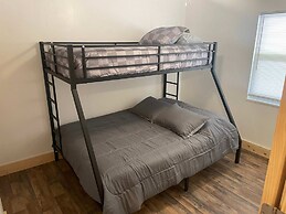 Trail House In Gilbert Sleeps 12