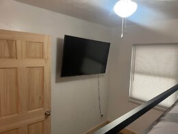 Trail House In Gilbert Sleeps 12