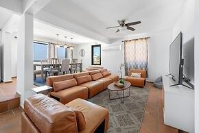 4 BR Kikita Beach Villa Oceanfront w Pool