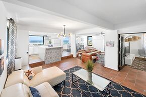 4 BR Kikita Beach Villa Oceanfront w Pool