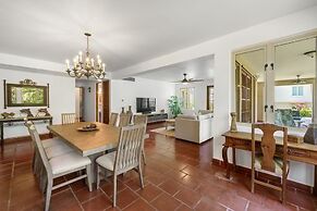 Quaint Villa Beach Access Elina